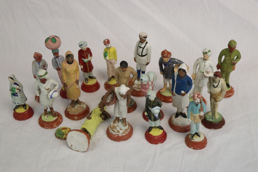 Collection of vintage Painted Indian Plaster figures, all different to include Military style - Image 8 of 8