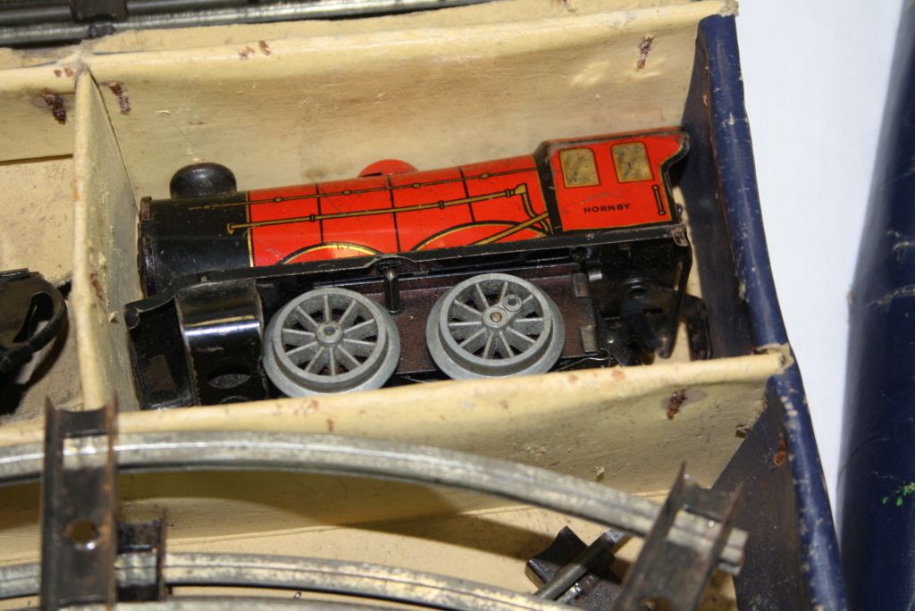 Boxed Hornby Train O Gauge MO Goods Set No.4000 to include locomotive, track etc - Image 2 of 5