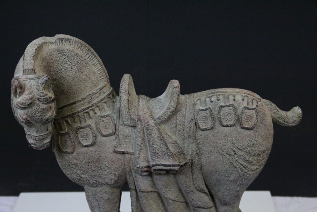 Terracotta model of an Oriental style Horse on painted base, measures approx 50 x 44 x 11.5cm at the - Image 2 of 4