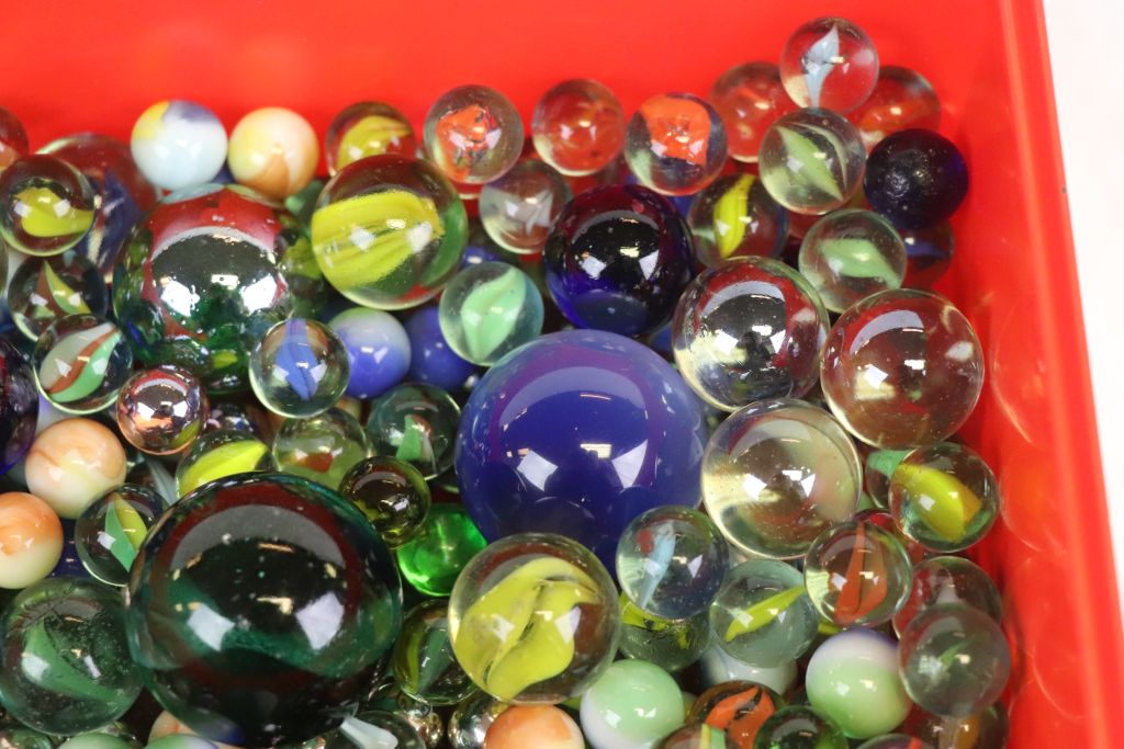 Large box of mixed Glass Marbles in various sizes - Image 3 of 6