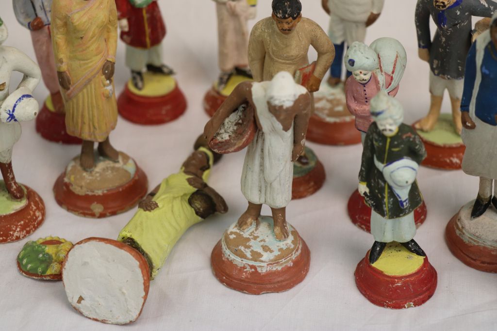 Collection of vintage Painted Indian Plaster figures, all different to include Military style - Image 6 of 8