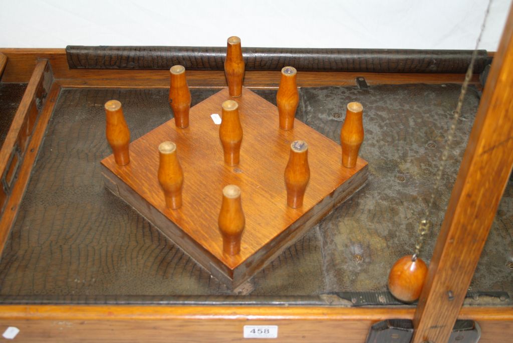 Early to Mid 20th century Oak Bar Table Skittles Game with Padded Leatherette Base, 91cms x 55cms - Image 5 of 5