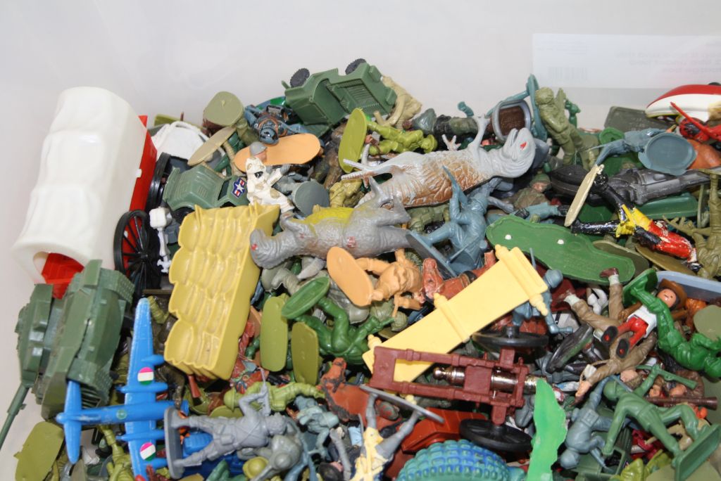 Quantity of plastic/metal models to include soldiers, farm animals, dinosaurs, vehicles, featuring - Image 2 of 7