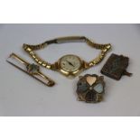 Small collection of vintage jewellery to include a Ladies 9ct Gold wristwatch, Agate & Silver