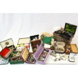 Large collection of vintage & other Costume jewellery in a variety of boxes