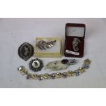 Small collection of costume jewellery to include silver leaf brooch, silver niello brooch, silver