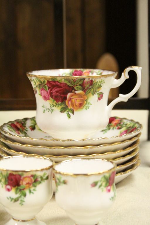 Royal Albert ' Old Country Roses ' part Tea Service including Teapot, Seven Tea Cups, Six Saucers, - Image 5 of 6