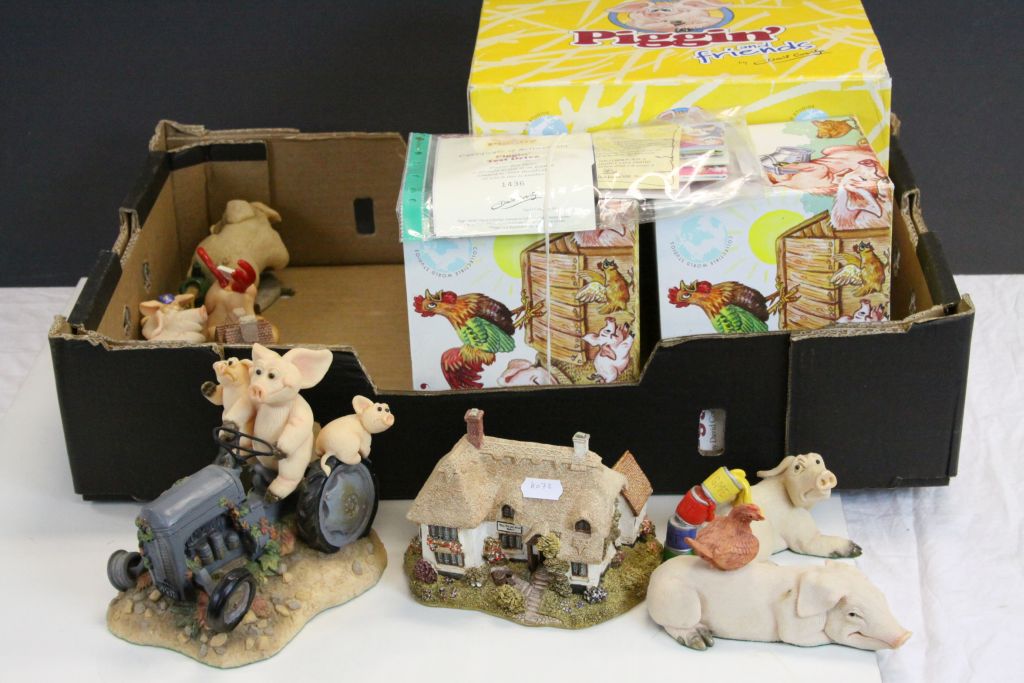Collection of Piggins figurines to include Large Boxed examples