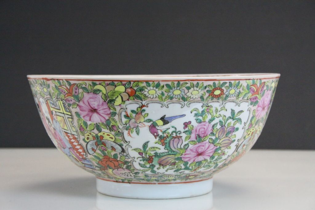 Chinese Famille Rose bowl with Figural scenes and Six character mark to base, approx 25.5cm
