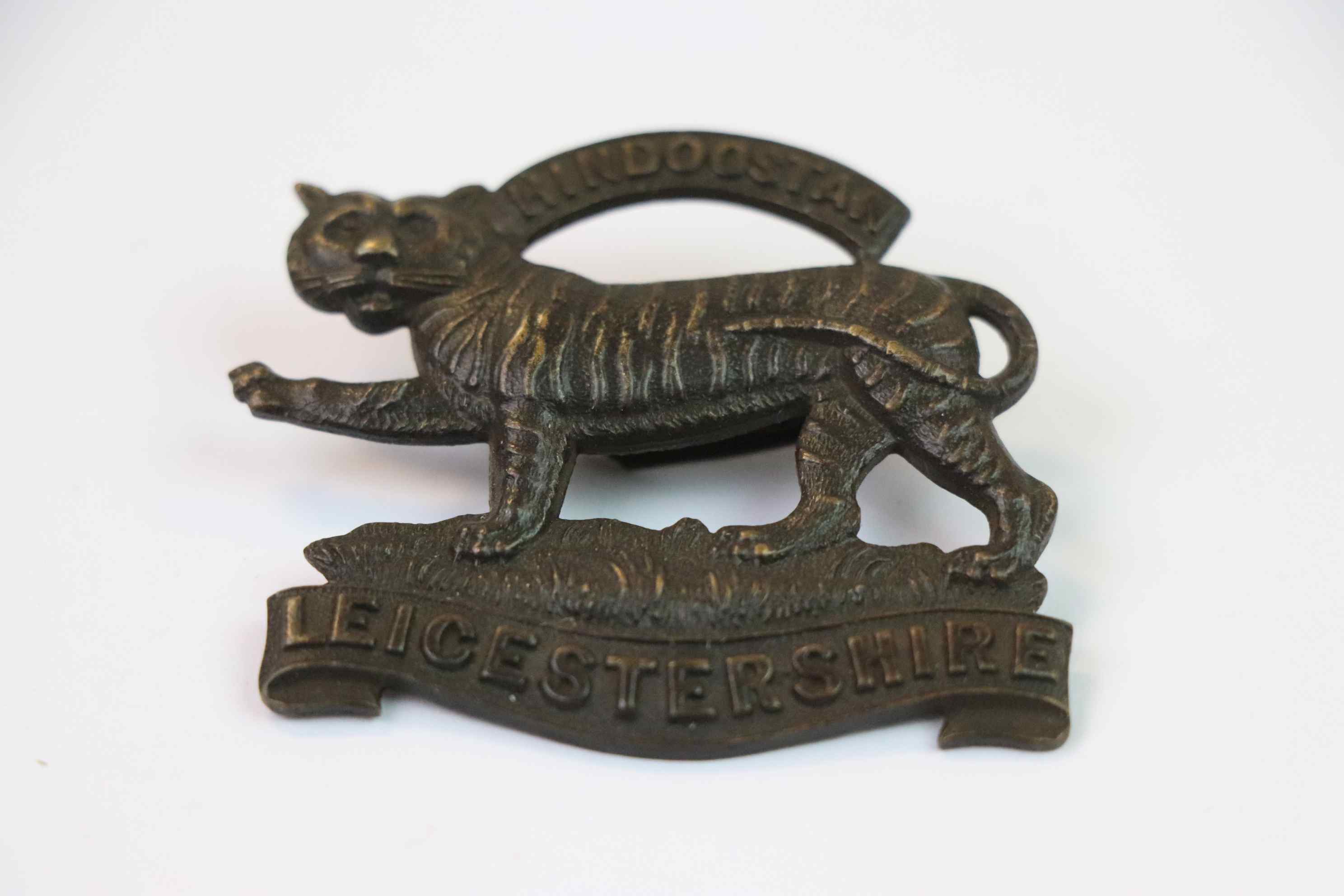 A Leicestershire Regiment Officer's Service Dress Cap Badge. - Image 3 of 4