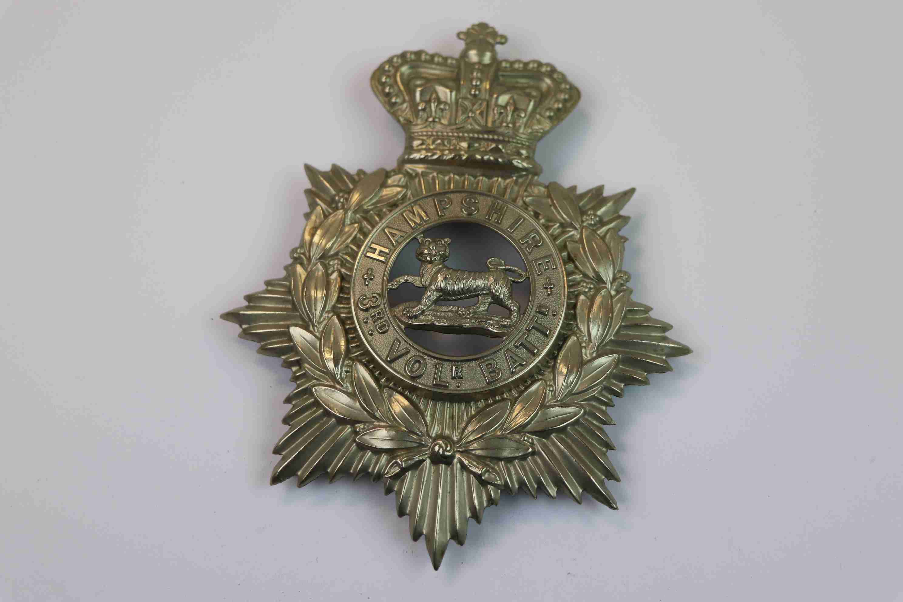 A Victorian 3rd Volunteer Battalion Of The Hampshire Regiment Helmet Plate / Badge. - Image 2 of 8