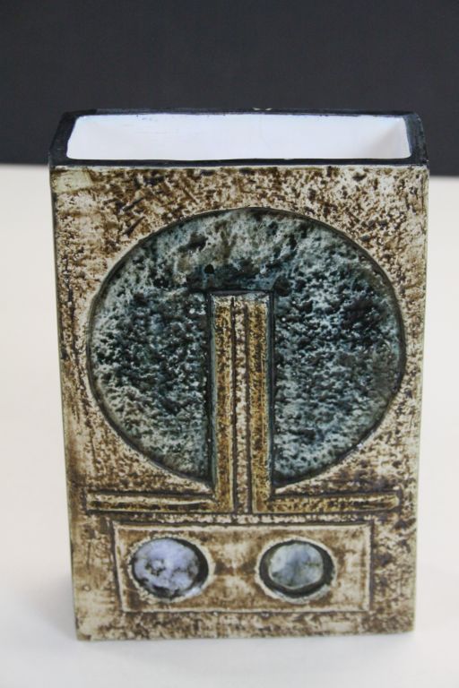 Troika slab vase, possibly Tina Doubleday (1977-1979), measures approx 17.5 x 11.5 x 4.5cm - Image 3 of 5