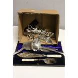 Box of vintage Silver plated cutlery to include a cased Fish knife & fork serving set with Mother of