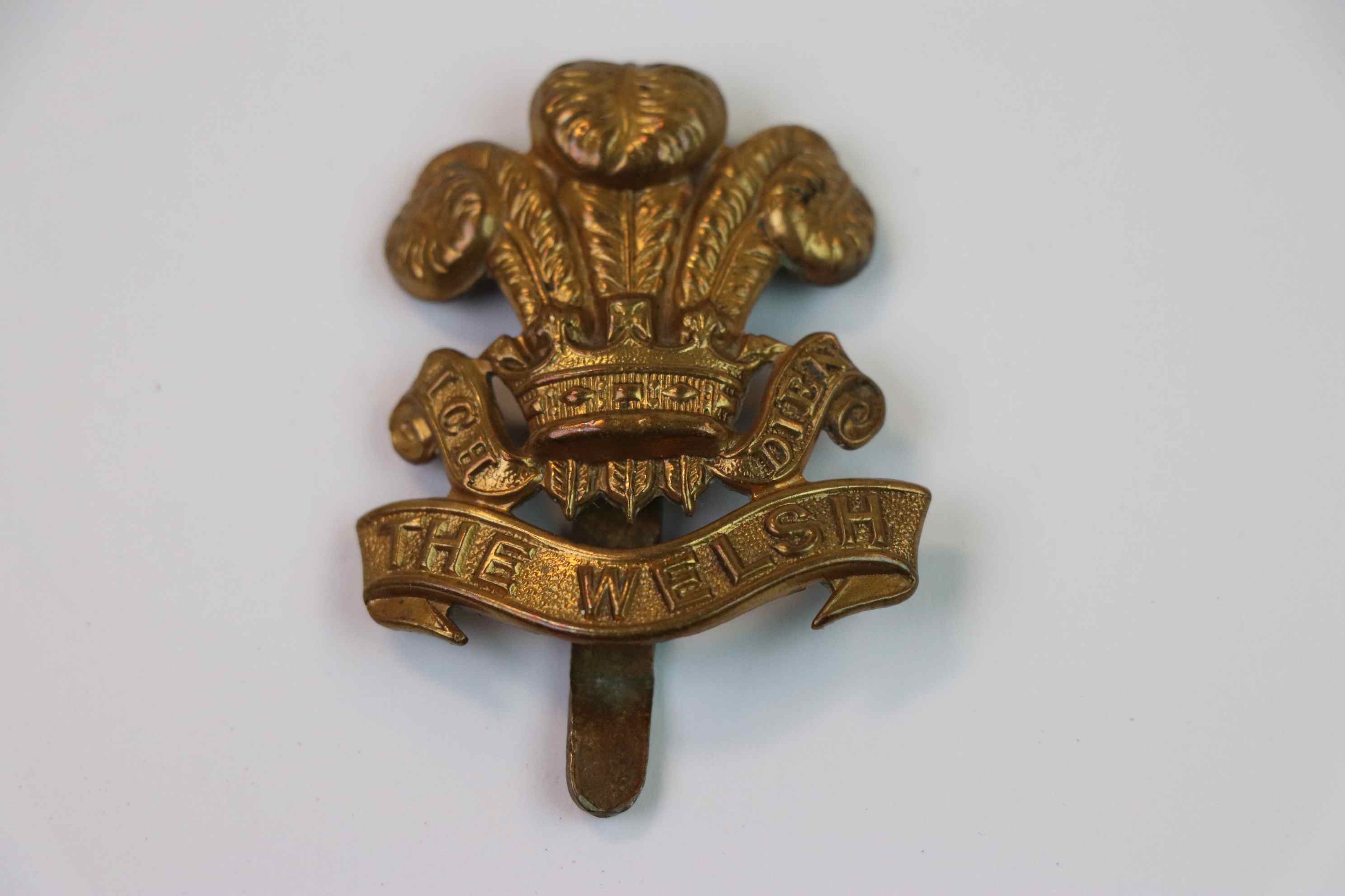 A Welsh Regiment All Brass Cap Badge. - Image 2 of 4