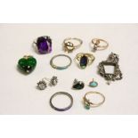 Bag of mixed vintage Rings to include 9ct Gold, Silver etc