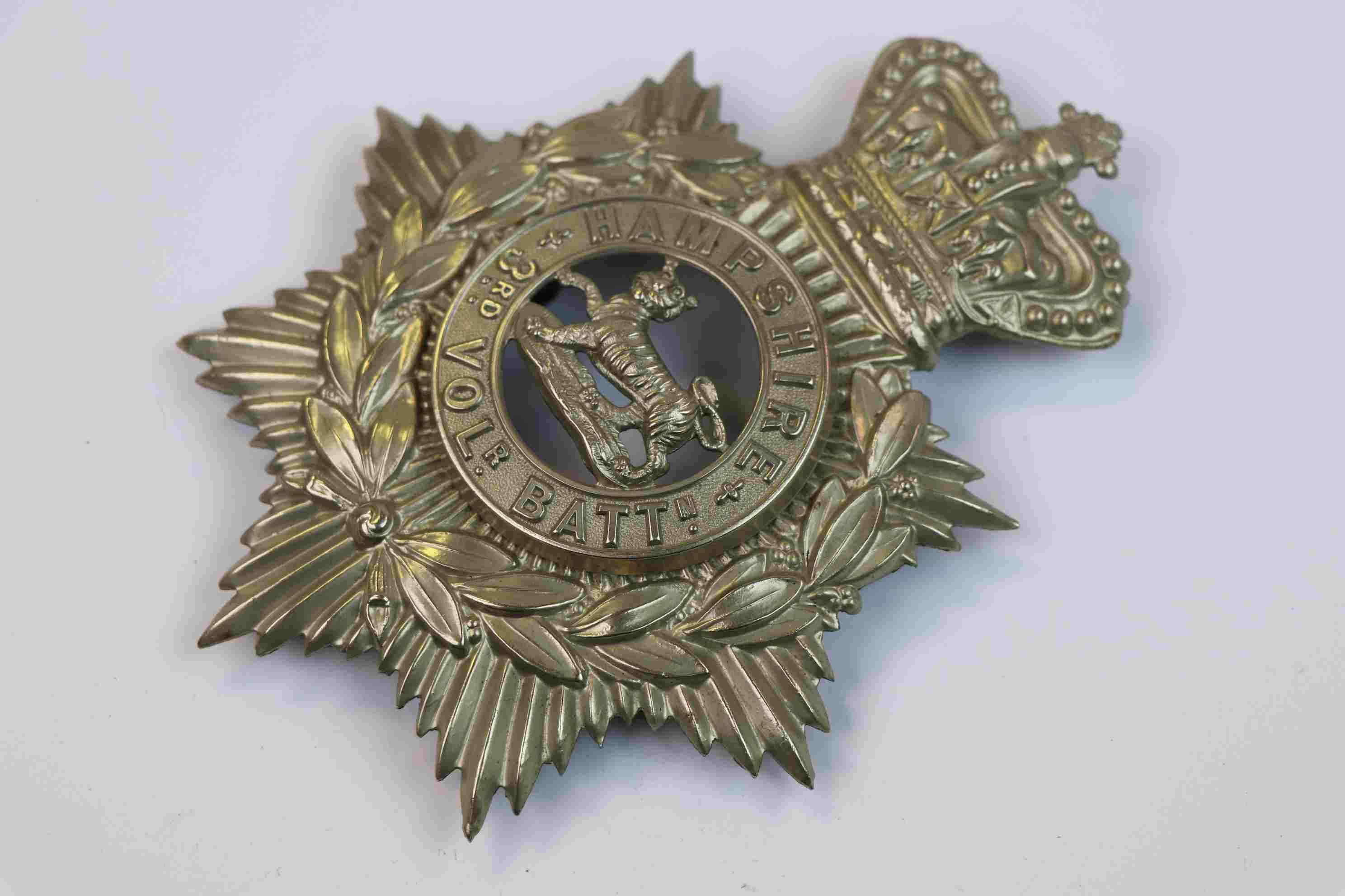 A Victorian 3rd Volunteer Battalion Of The Hampshire Regiment Helmet Plate / Badge. - Image 3 of 8