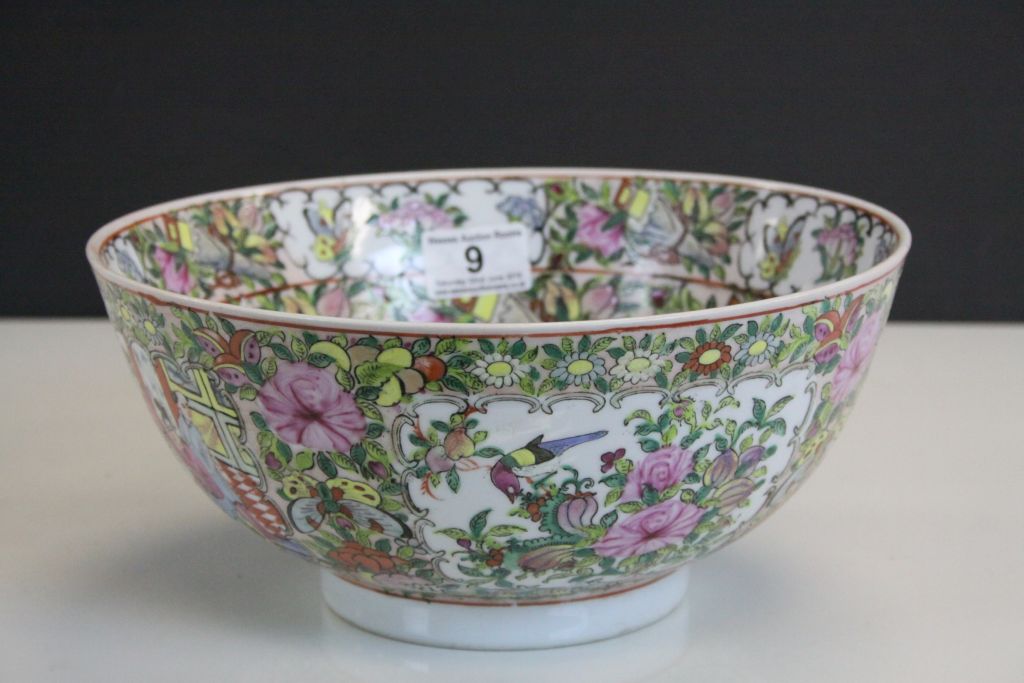 Chinese Famille Rose bowl with Figural scenes and Six character mark to base, approx 25.5cm - Image 2 of 6