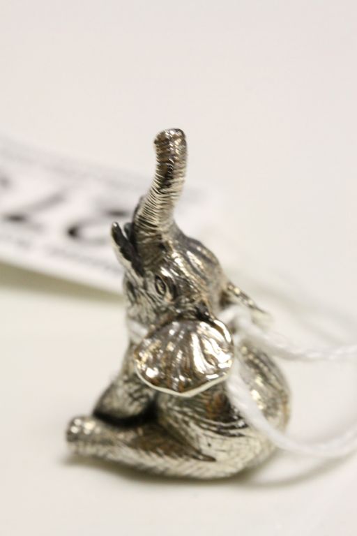 Miniature figure of a seated elephant - Image 3 of 3