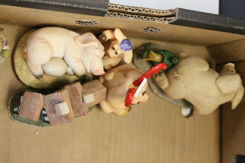 Collection of Piggins figurines to include Large Boxed examples - Image 4 of 4