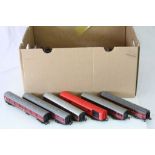 30 OO gauge items to rolling stock to include Hornby, Triang, Fleischmann etc