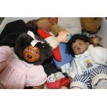 Quantity of dolls and teddy bears to inckude many collectors examples featuring Raikes Bear