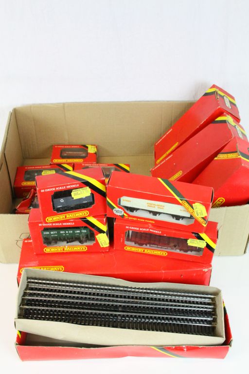 Eight boxed Hornby OO gauge items of rolling stock (R240, R106, R218, R211, R670, R232, R236 &