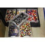 Lego - Quantity of assorted Lego to include Lego Technic approx 1.6kg connectors and spacers and