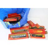 Collection of 11 boxed Triang items of rolling stock to include R216 Rocket Launching Wagon, R128