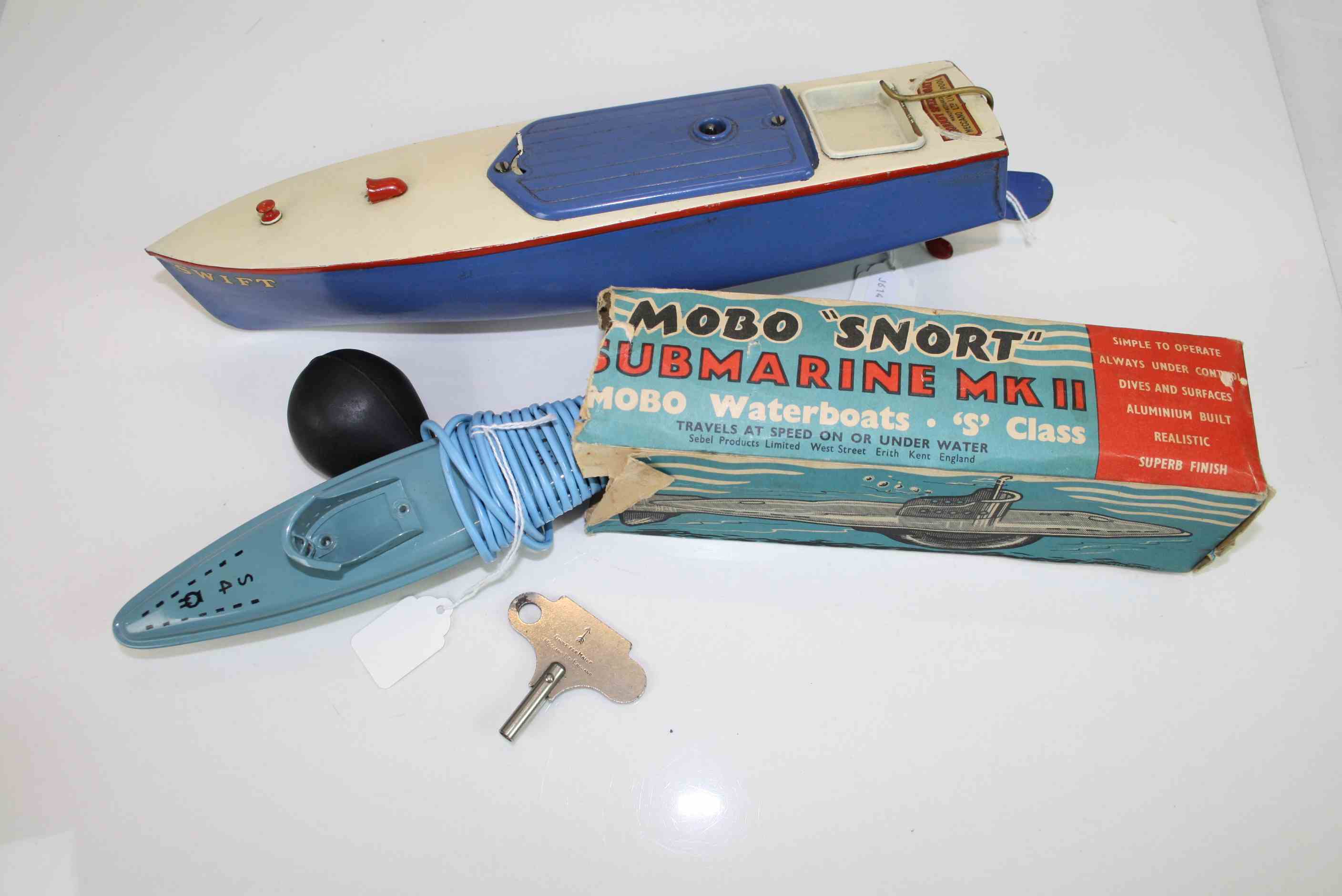 Boxed Hornby Speedboat 'Swift' and a boxed Mobo Snort Submarine mk II S Class with accessories (2) - Image 2 of 3