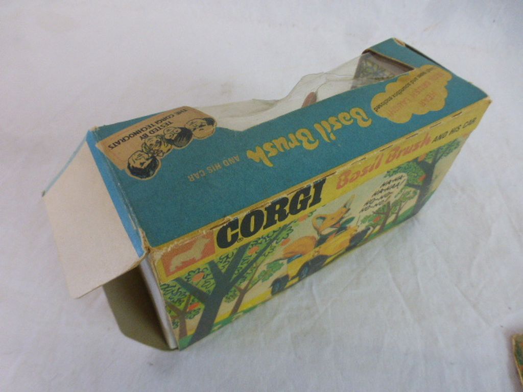 Boxed Corgi Comics 808 Basil Brush and his car, diecast vg, box with one end flap away from box, and - Image 3 of 3