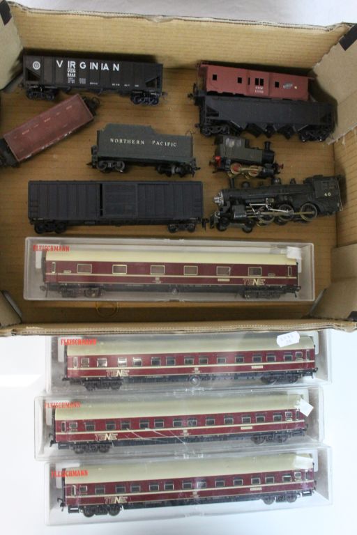 Quantity of Continental HO model railway to include Japanese 0-4-0 locomotive, Varney 2157 4-6-0