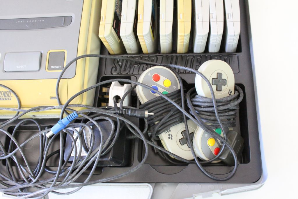 Retro Gaming - Super Nintendo Entertainment System SNES console with 2 x controllers, 8 x games - Image 4 of 4
