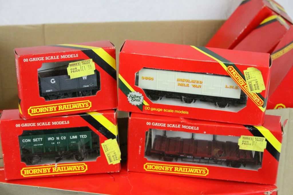 Eight boxed Hornby OO gauge items of rolling stock (R240, R106, R218, R211, R670, R232, R236 & - Image 2 of 4