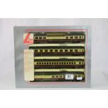 Boxed Lima OO gauge coach set complete with 4 wagons