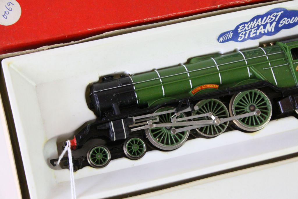 Boxed Hornby OO gauge R855 LNER 4-6-2 Locomotive Flying Scotsman - Image 2 of 7