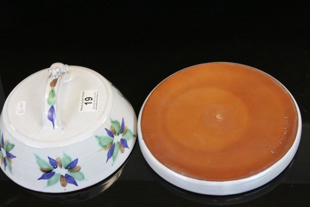 A Cornish studio pottery cheese dish by Tregurnow with floral and mouse decoration - Image 4 of 5