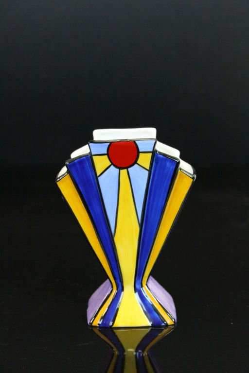 Brian Wood Art Deco design Vase "New York" pattern and signed by the decorator, stands approx 11cm