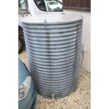 Large water tank approx. 130cm x 99cm
