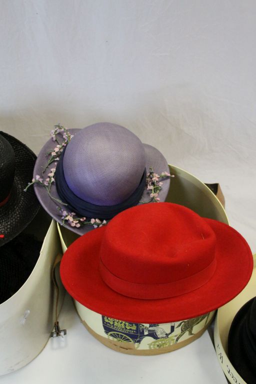 A quantity of ladies hats cpontained to two hat boxes. - Image 2 of 4