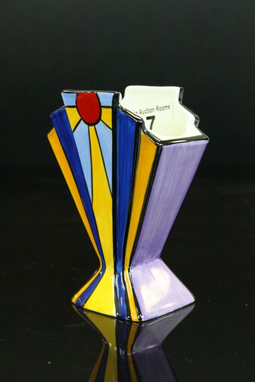 Brian Wood Art Deco design Vase "New York" pattern and signed by the decorator, stands approx 11cm - Image 2 of 5