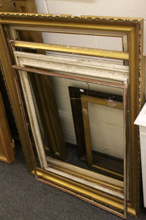 Quantity of picture frames