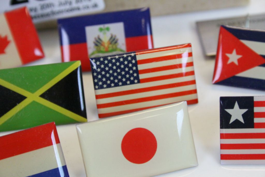 Box of pin badges of World Flags - Image 4 of 6