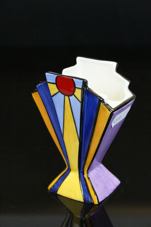 Brian Wood Art Deco design Vase "New York" pattern and signed by the decorator, stands approx 11cm - Image 4 of 5