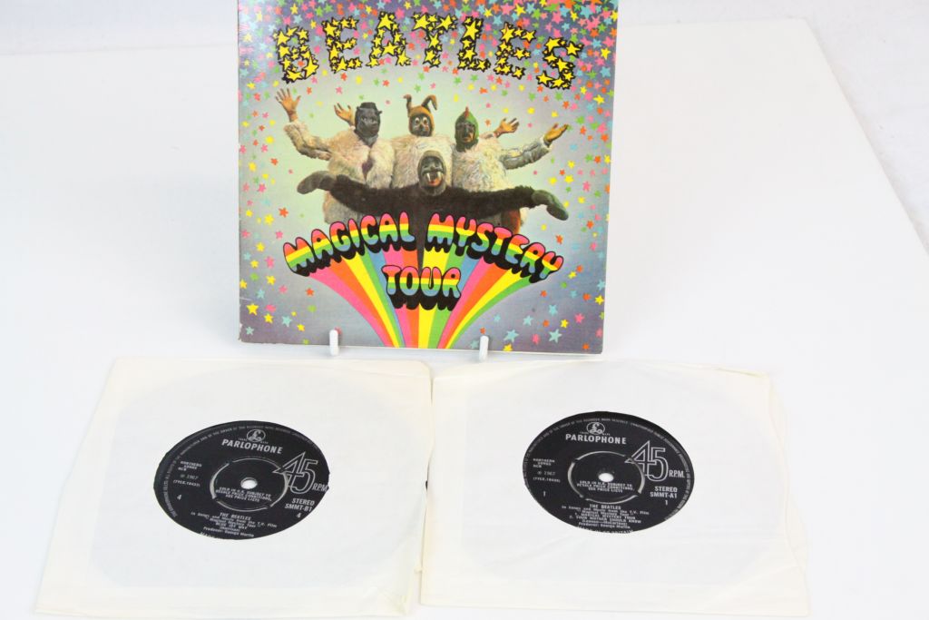 Vinyl - The Beatles Magical Mystery Tout (SMMT1) blue lyric sheets, white inners, name and address - Image 3 of 6