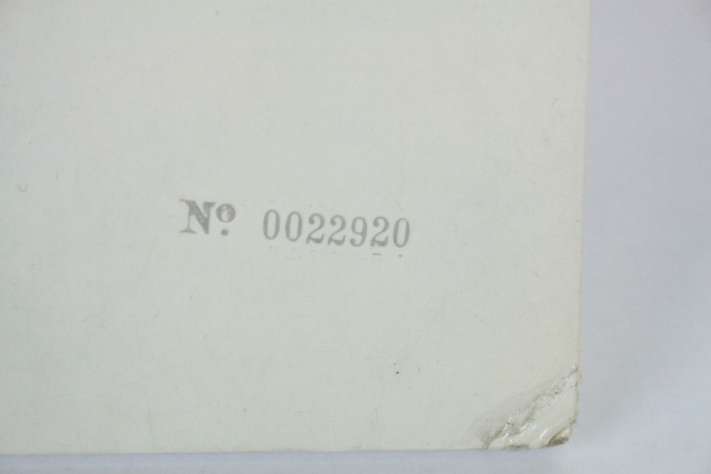 Vinyl - The Beatles - White Album (PMC 7067/8) low No. 0022920, with one poster and black inners. - Image 2 of 7