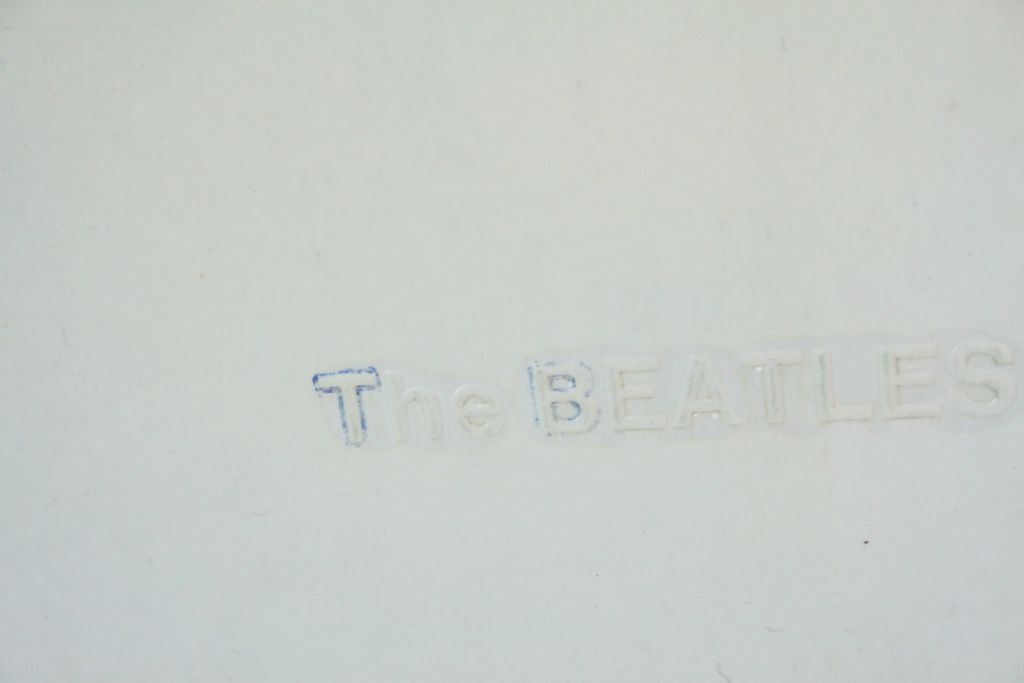 Vinyl - The Beatles - White Album (PMC 7067/8) low No. 0022920, with one poster and black inners. - Image 3 of 7