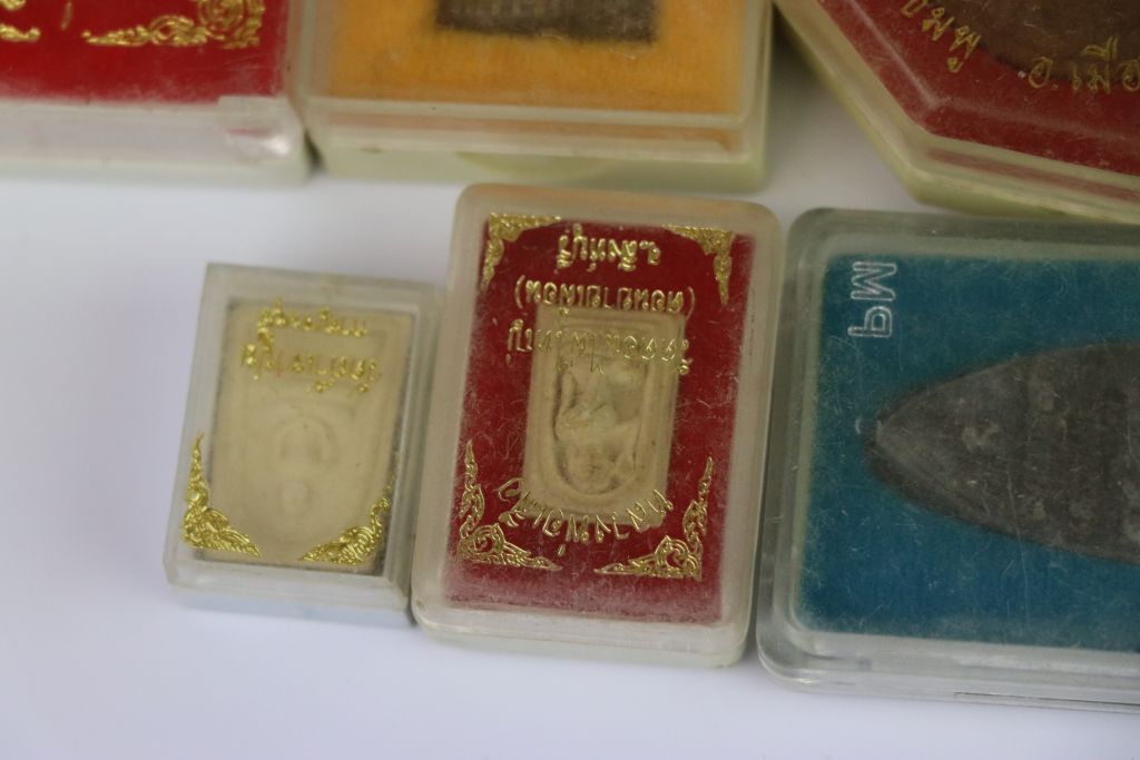 21 Boxed Thai Buddhist Amulets to include a large example - Image 11 of 14