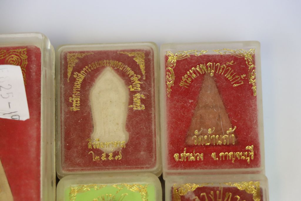 21 Boxed Thai Buddhist Amulets to include a large example - Image 5 of 14