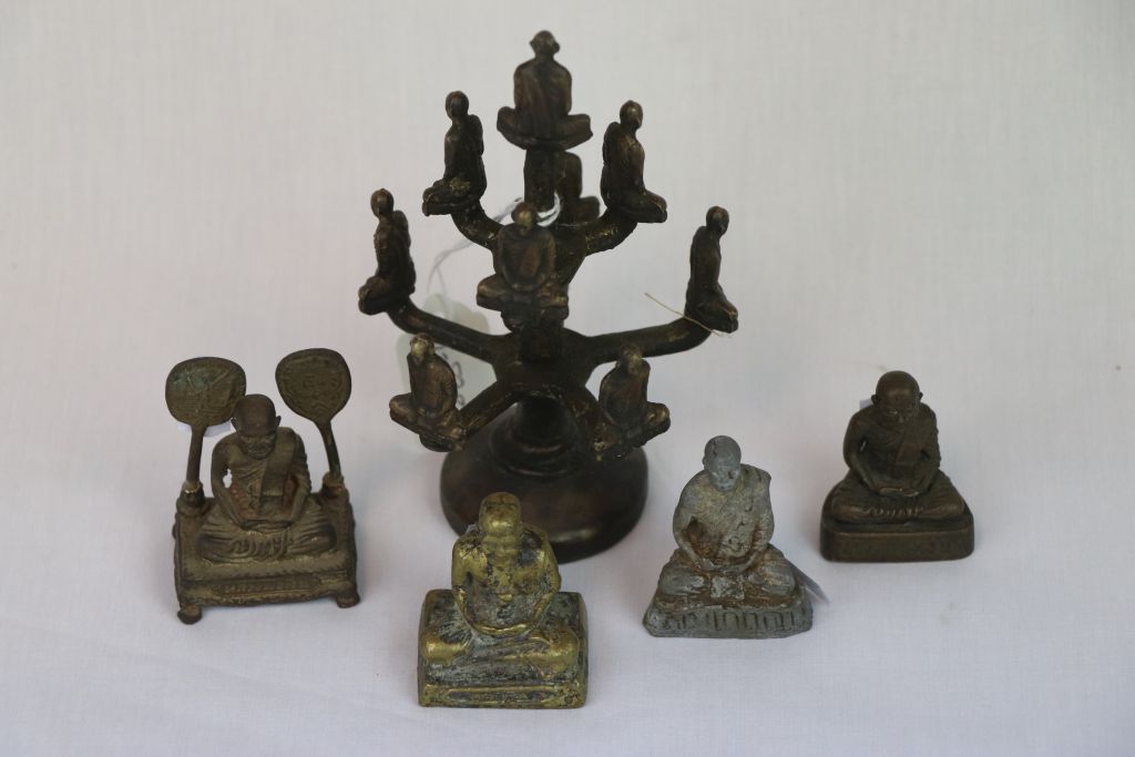 Bronze stand with nine Buddhist Monks plus four other Thai Monks - Image 2 of 8