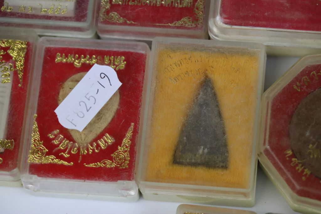 21 Boxed Thai Buddhist Amulets to include a large example - Image 9 of 14